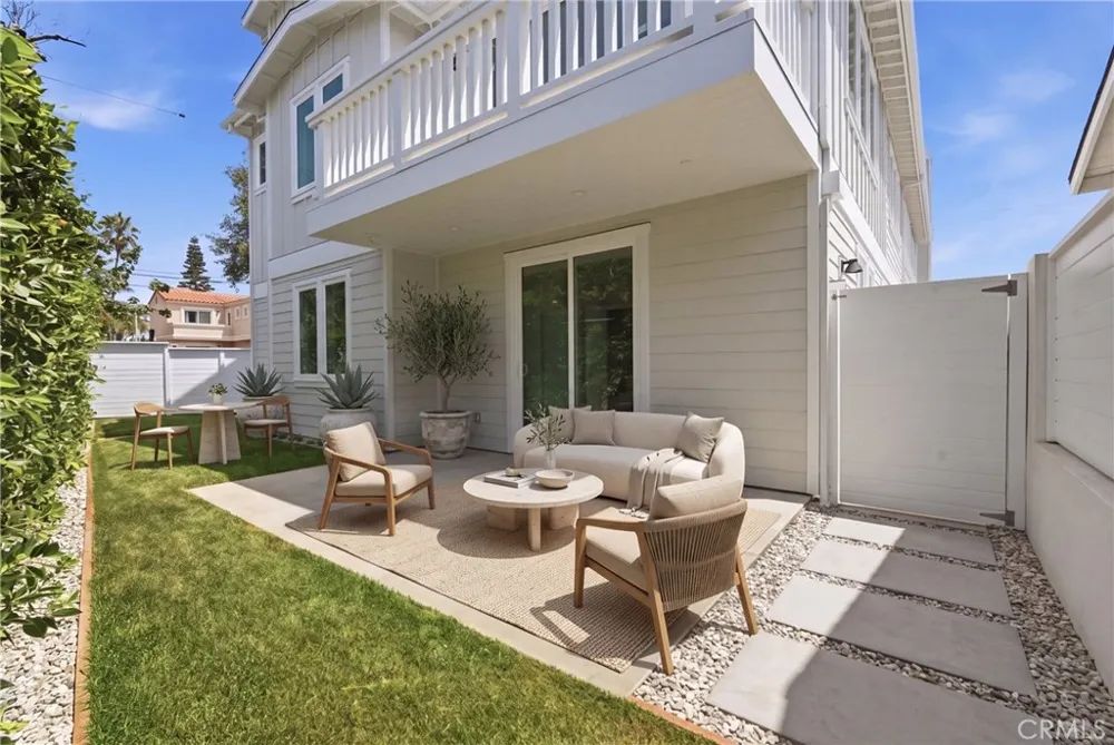 109 Francisca Avenue Redondo Beach, CA 90277