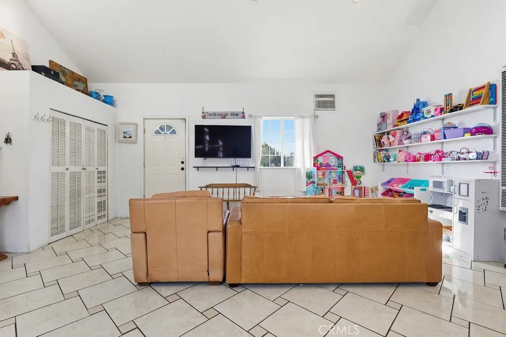 10970 Ruth Lynwood, CA 90262