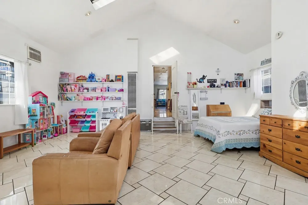 10970 Ruth Lynwood, CA 90262