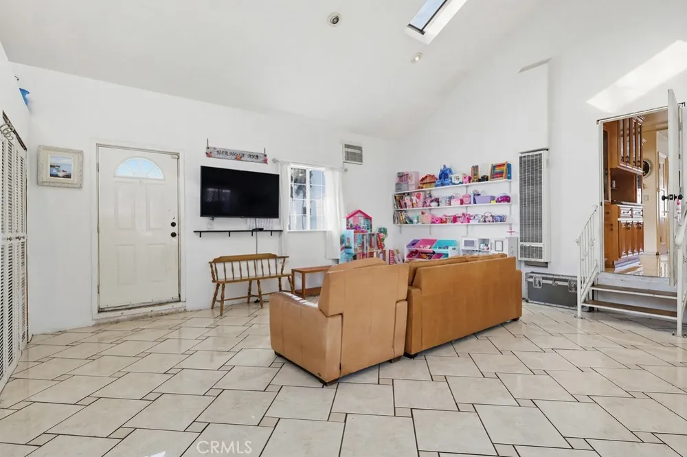 10970 Ruth Lynwood, CA 90262