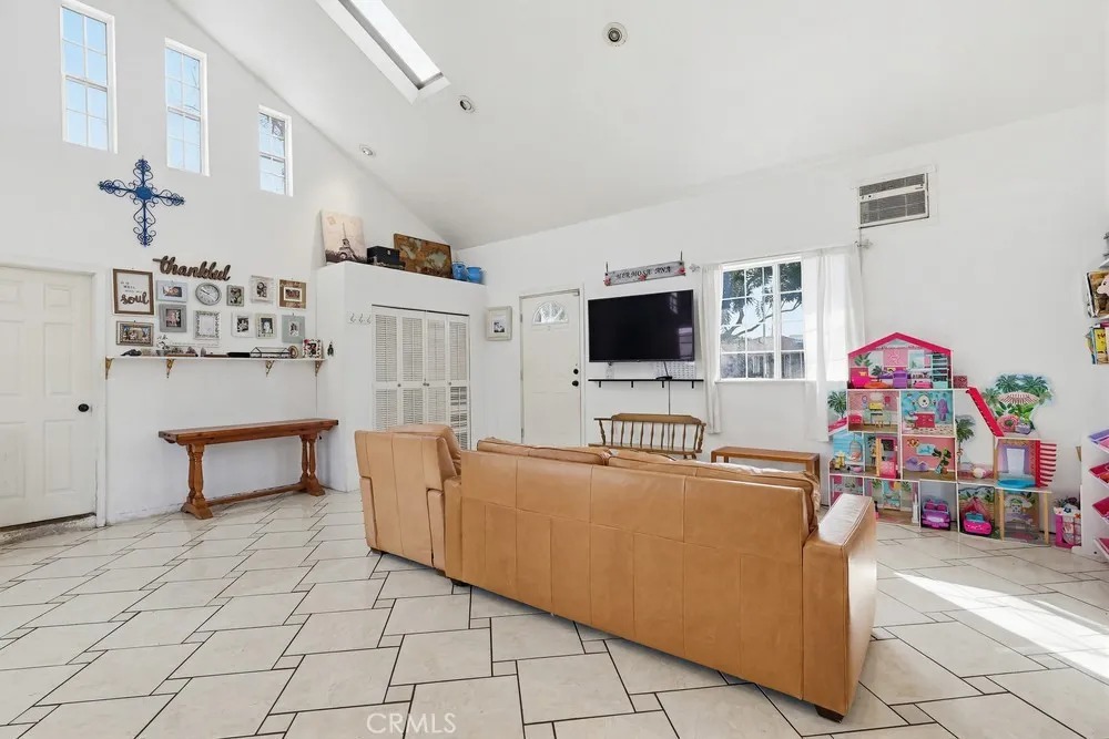 10970 Ruth Lynwood, CA 90262