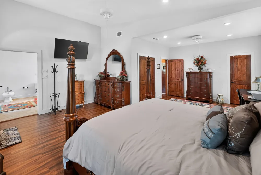 200 Equestrian Circle Jefferson, TX 75657
