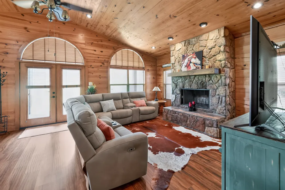 200 Equestrian Circle Jefferson, TX 75657