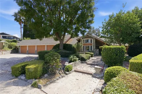 16682 Oakhurst