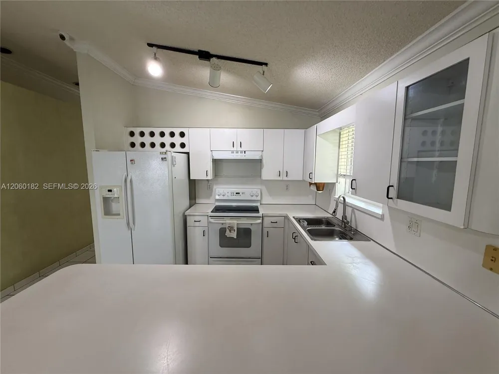 7510 W 4th Ave Hialeah, FL 33014