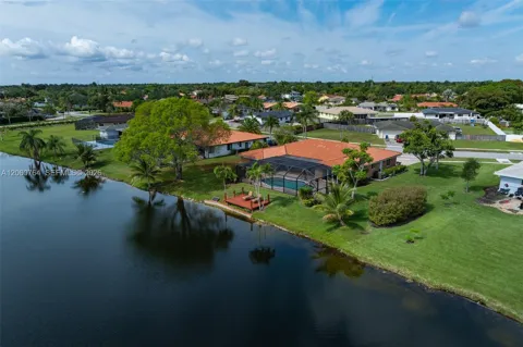 424 Sailboat Cir