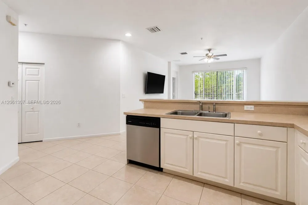 1925 Marsh Harbor Dr #204 Riviera Beach, FL 33404