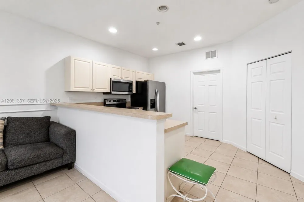 1925 Marsh Harbor Dr #204 Riviera Beach, FL 33404