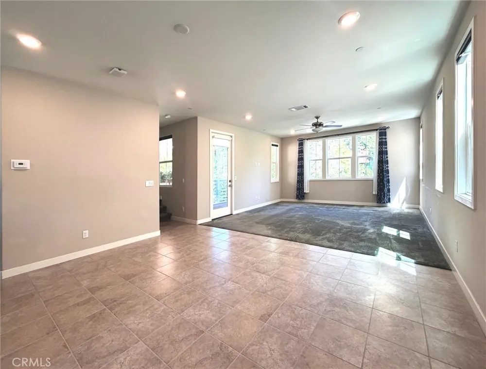 22 Noble Pomona, CA 91766