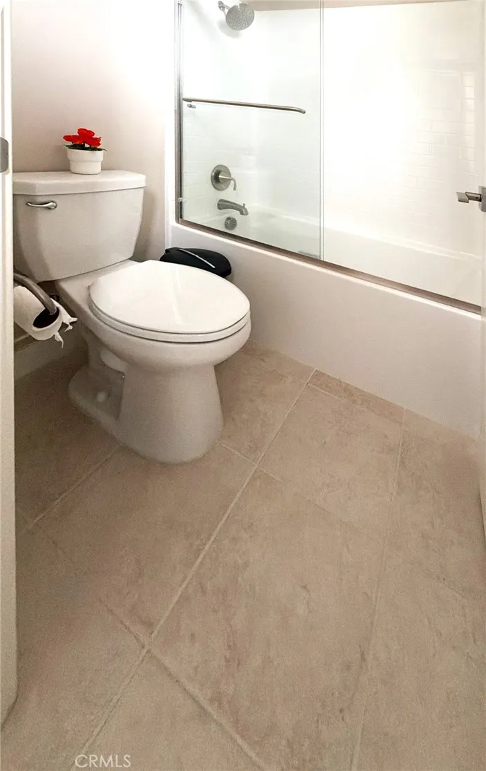 22 Noble Pomona, CA 91766