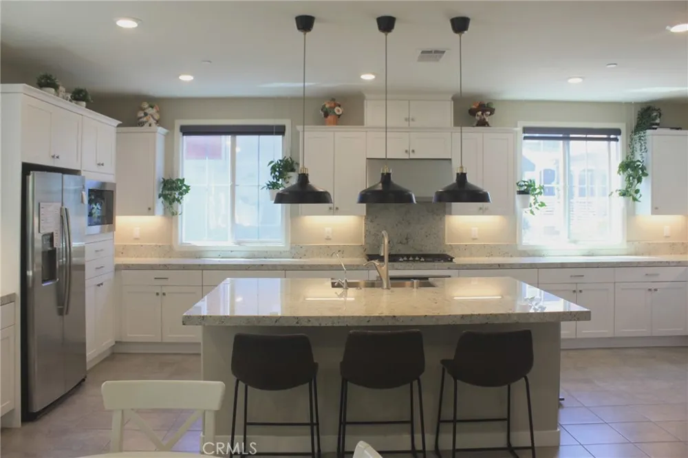 22 Noble Pomona, CA 91766