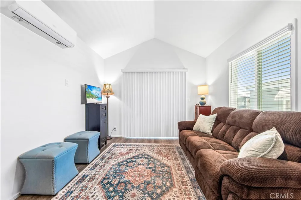 4925 Holly Long Beach, CA 90805