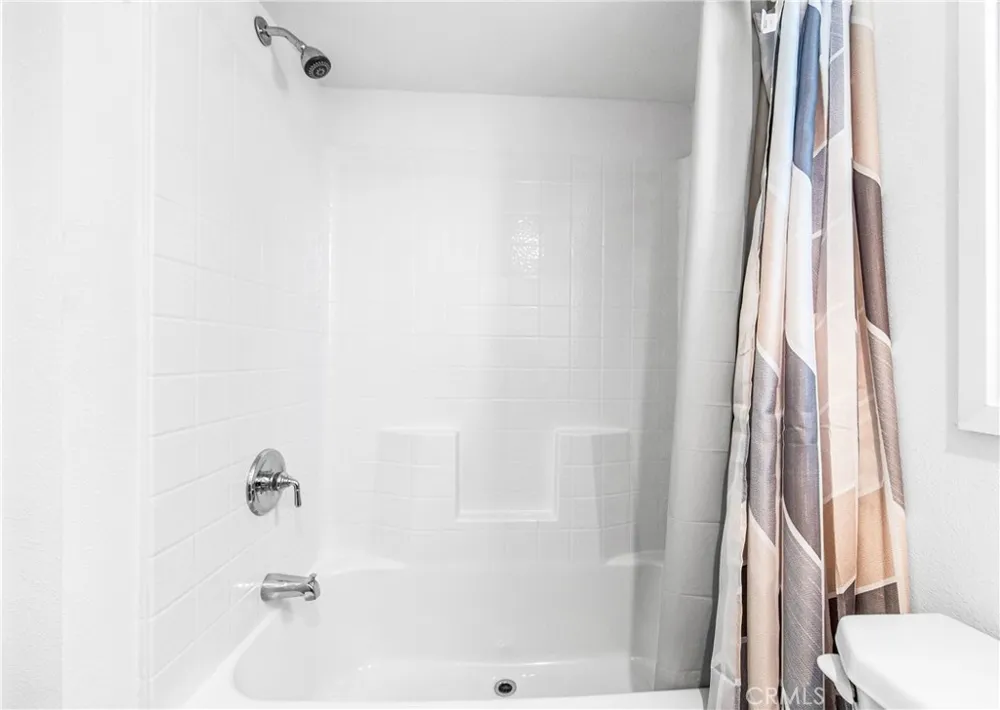 4925 Holly Long Beach, CA 90805