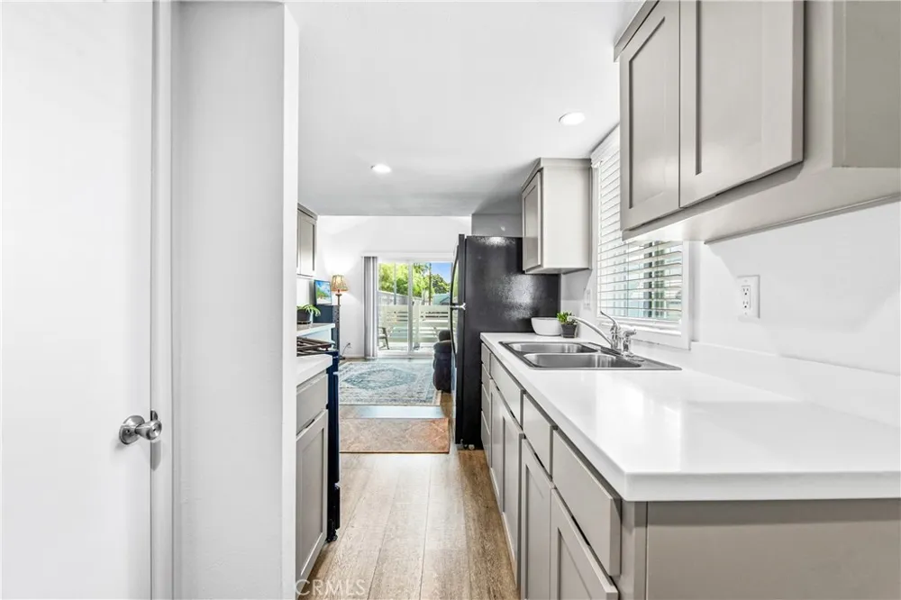 4925 Holly Long Beach, CA 90805