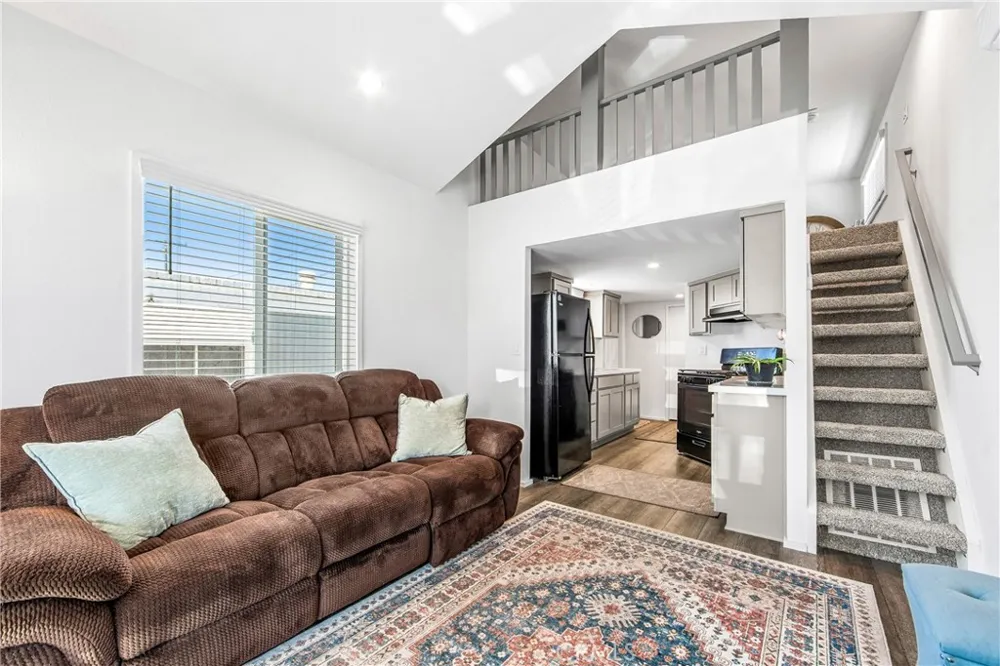 4925 Holly Long Beach, CA 90805