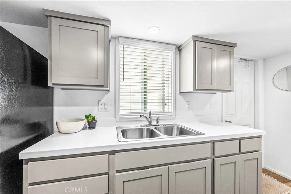 4925 Holly Long Beach, CA 90805