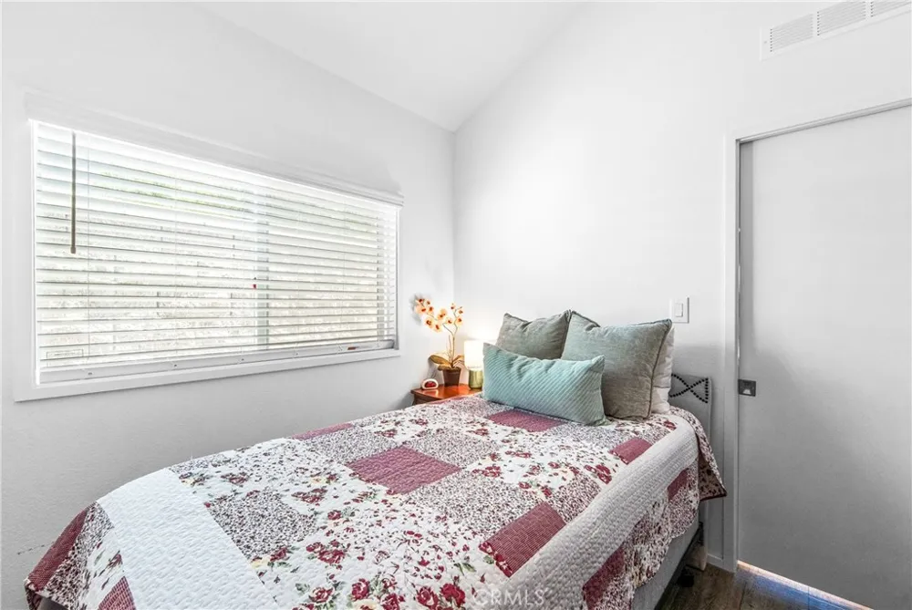 4925 Holly Long Beach, CA 90805