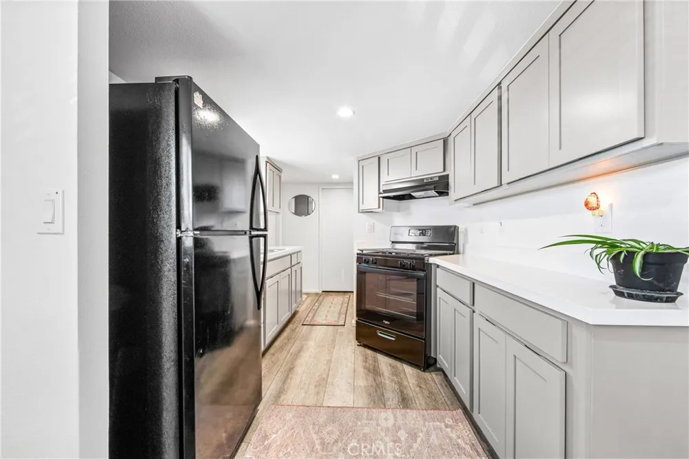 4925 Holly Long Beach, CA 90805
