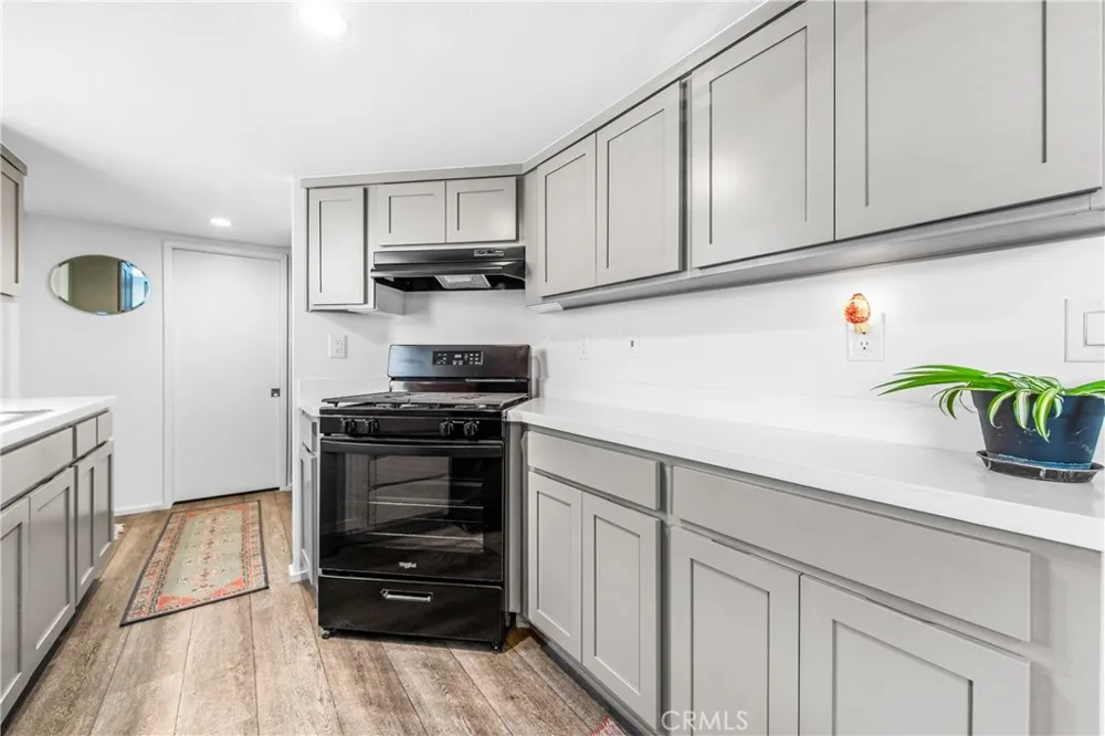 4925 Holly Long Beach, CA 90805