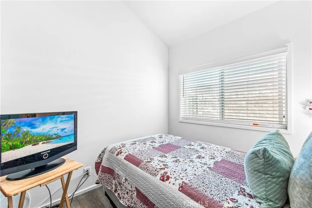 4925 Holly Long Beach, CA 90805