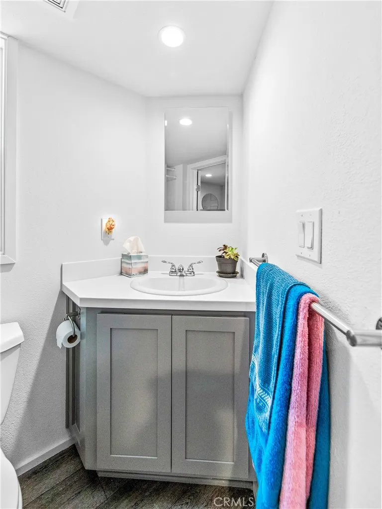 4925 Holly Long Beach, CA 90805