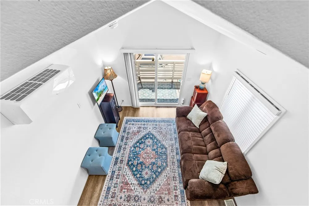 4925 Holly Long Beach, CA 90805