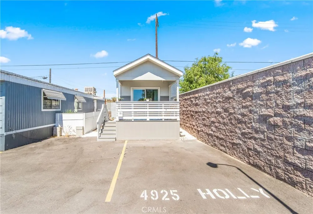 4925 Holly Long Beach, CA 90805