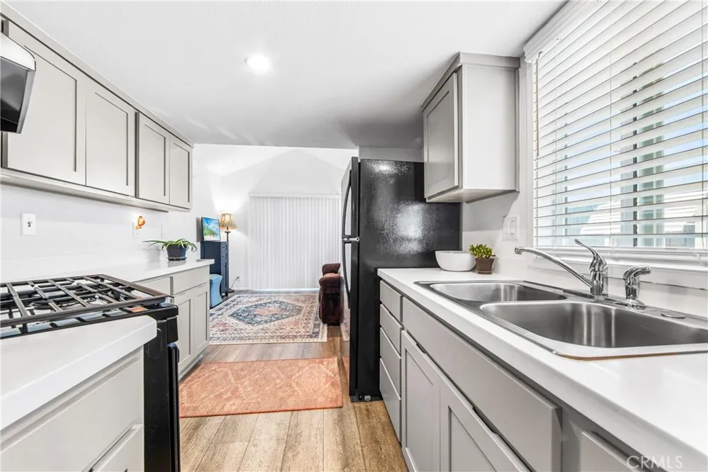 4925 Holly Long Beach, CA 90805