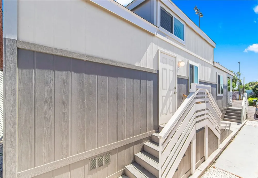 4925 Holly Long Beach, CA 90805