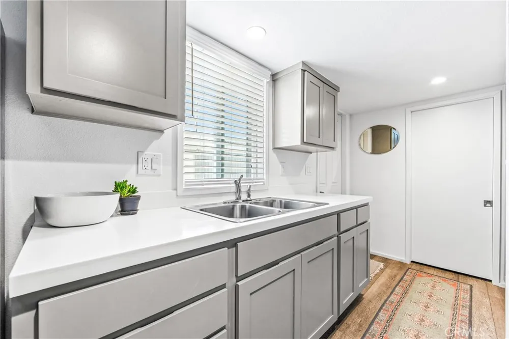 4925 Holly Long Beach, CA 90805