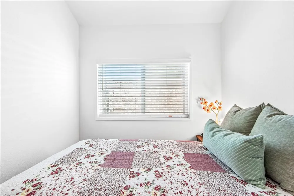 4925 Holly Long Beach, CA 90805
