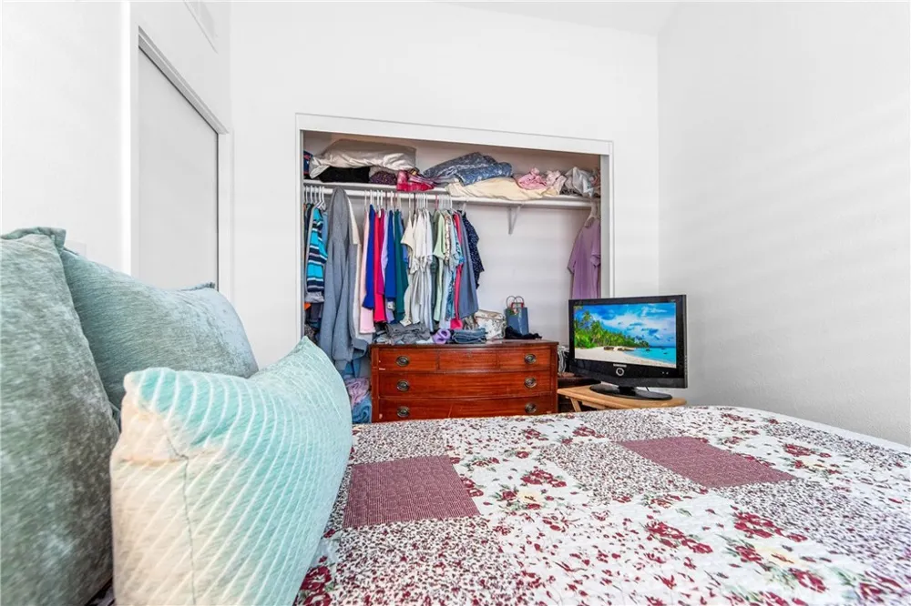 4925 Holly Long Beach, CA 90805