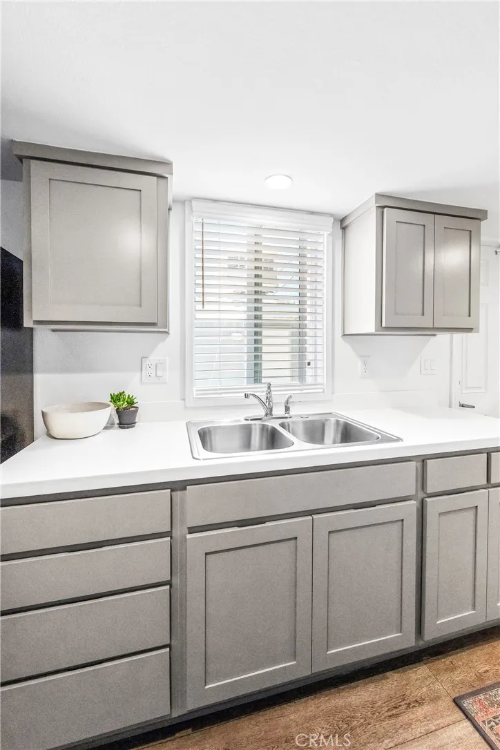 4925 Holly Long Beach, CA 90805