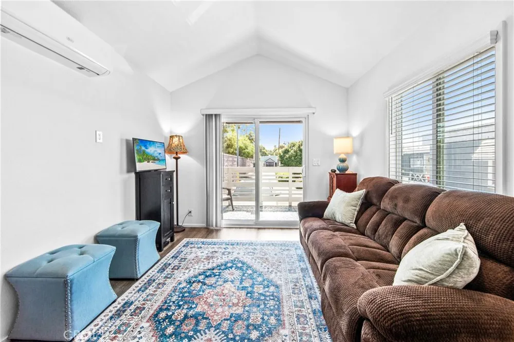 4925 Holly Long Beach, CA 90805
