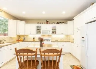 150 Alverstone Hemet, CA 92543