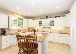 150 Alverstone Hemet, CA 92543