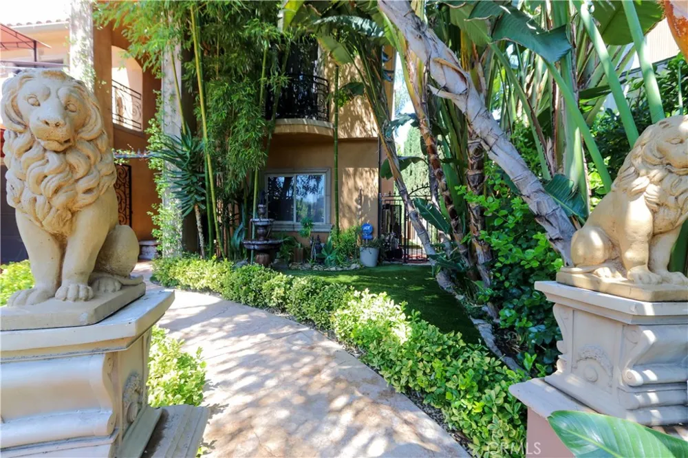 4759 Lemona Sherman Oaks, CA 91403