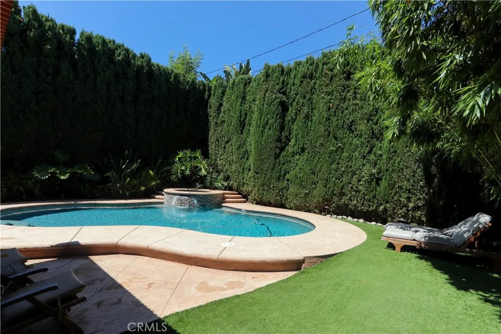 4759 Lemona Sherman Oaks, CA 91403