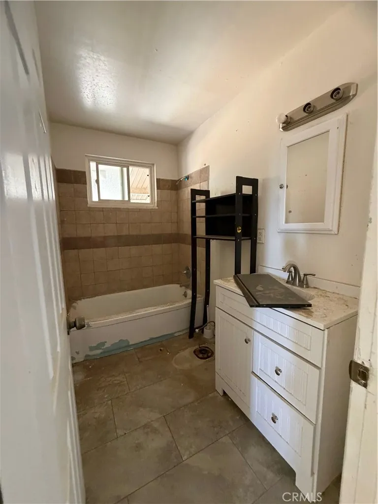 2892 Benito Mojave, CA 93501