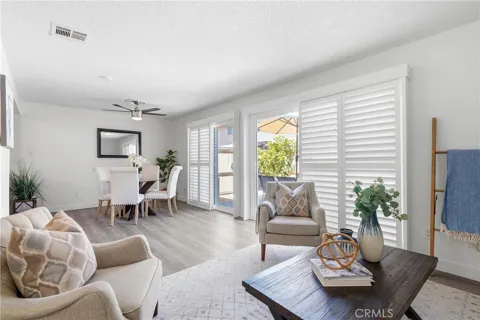 321 W Hermitage