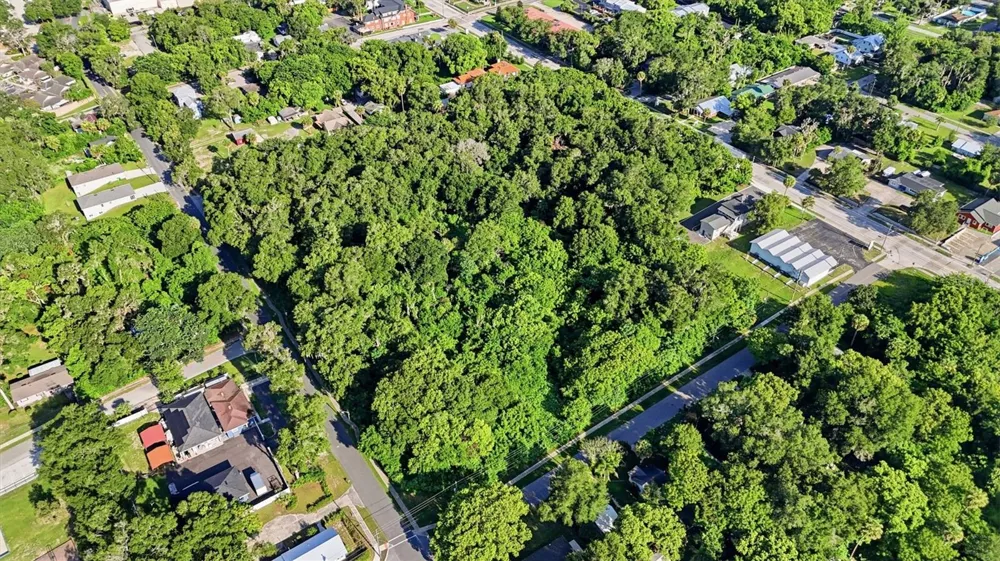 E NEW YORK AVENUE Deland, FL 32724