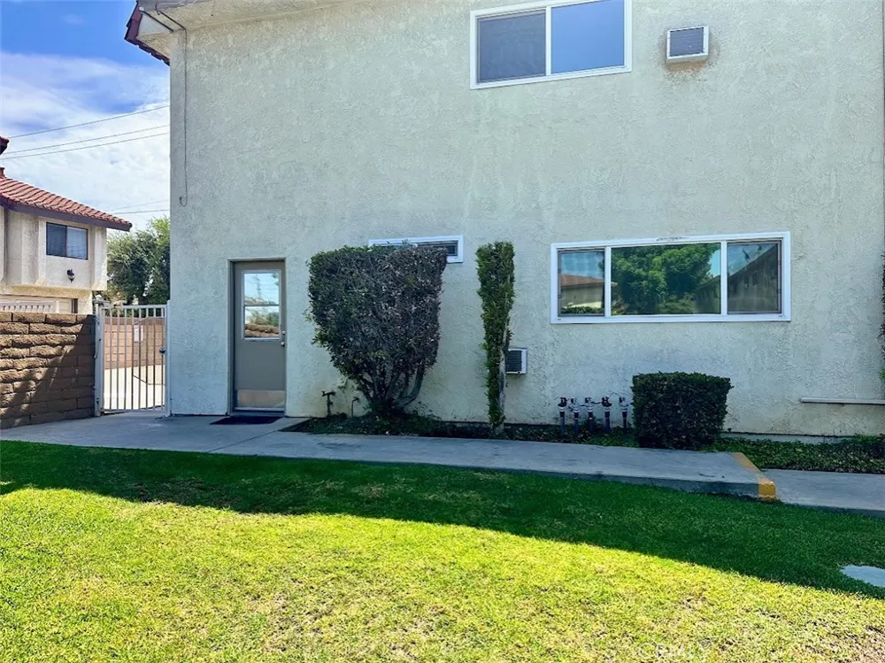5593 Pioneer Boulevard #1 Whittier, CA 90601