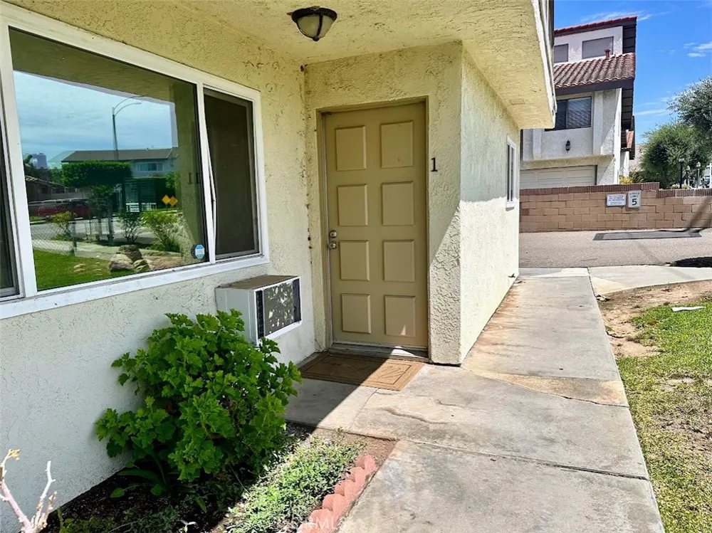 5593 Pioneer Boulevard #1 Whittier, CA 90601