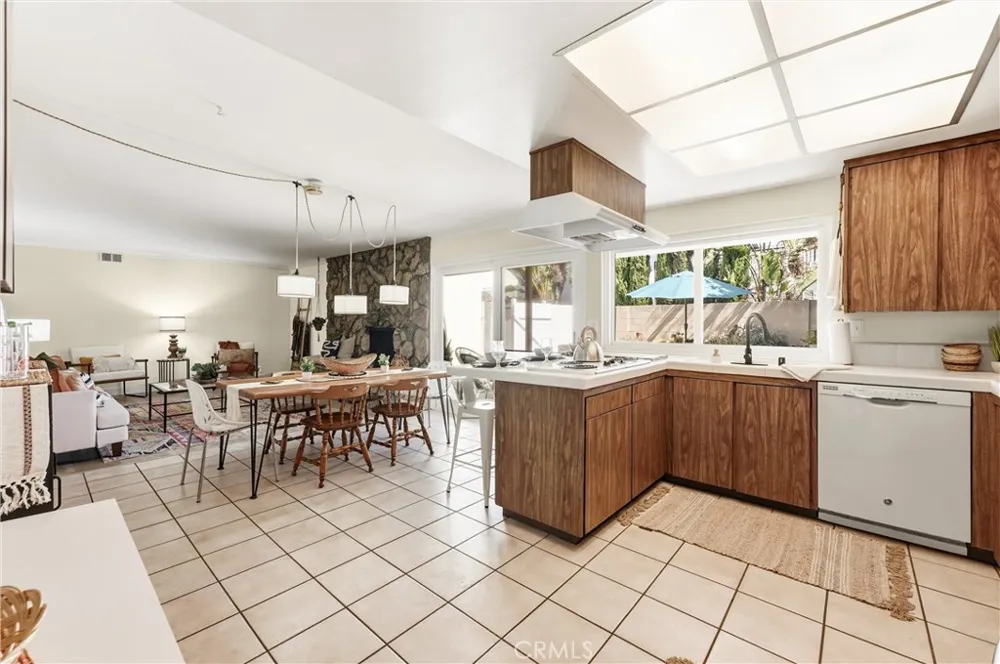 8821 Tamarisk Westminster, CA 92683