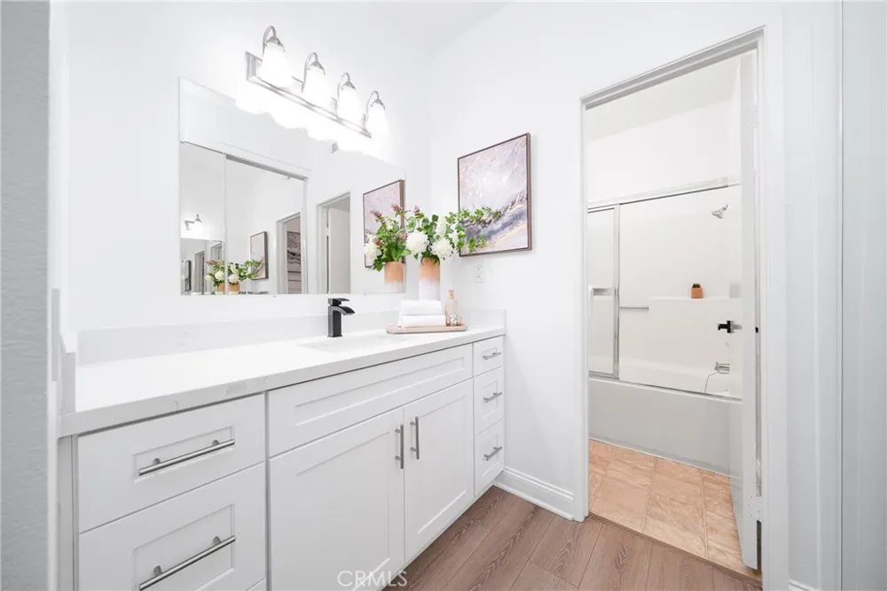 19431 Rue De Valore #38B Lake Forest, CA 92610