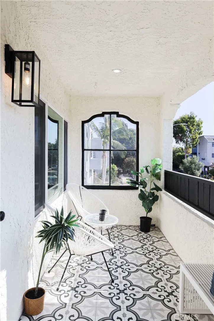 1033 Gladys Ave Long Beach, CA 90804
