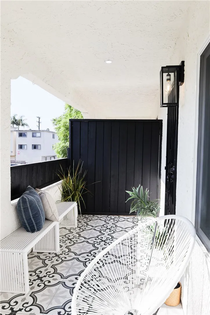 1033 Gladys Ave Long Beach, CA 90804