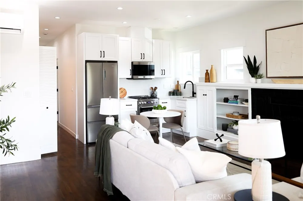1033 Gladys Ave Long Beach, CA 90804