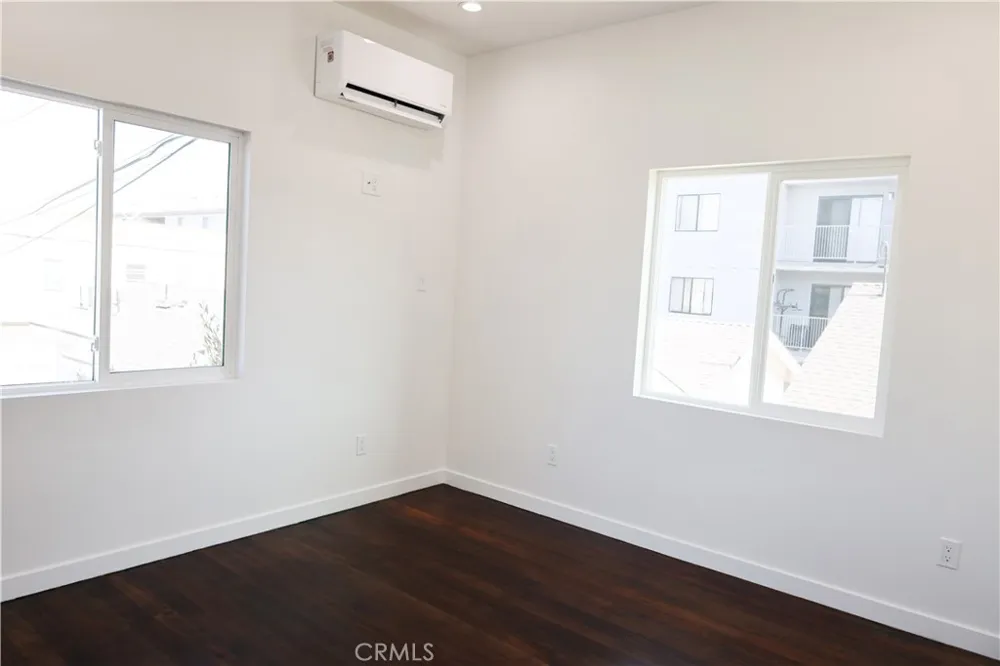 1033 Gladys Ave Long Beach, CA 90804