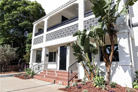 1033 Gladys Ave